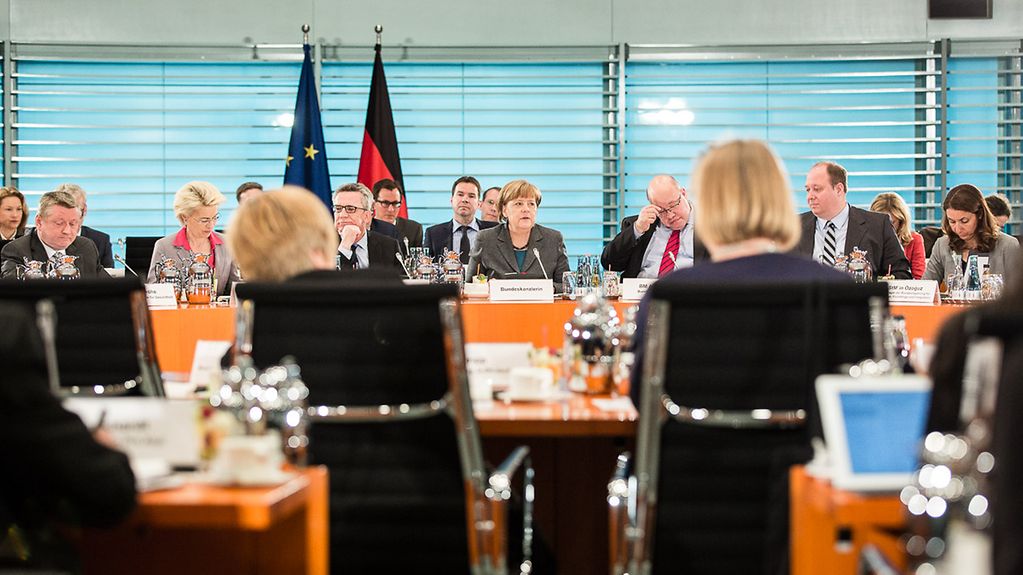 Bundeskanzlerin Angela Merkel empfängt im Kanzleramt Vertreter von gesellschaftlichen Gruppen deutlich, die sich für Flüchtlinge engagieren.