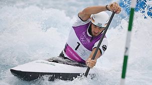 26.07.21: Am dritten Wettkampftag gewinnt Sideris Tasiadis im Canadier-Einer auf der Wildwasser-Slalomstrecke die Bronzemedaille.