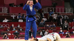 Anna-MAria Wagner jubelt über Bronze im Judo der Frauen bis 78 Kilogramm.