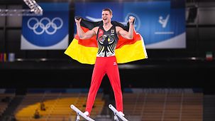 Der Turner Lukas Dauser gewinnt bei den Olympischen Spielen in Tokio die einzige deutsche Turn-Medaille am Barren. 
