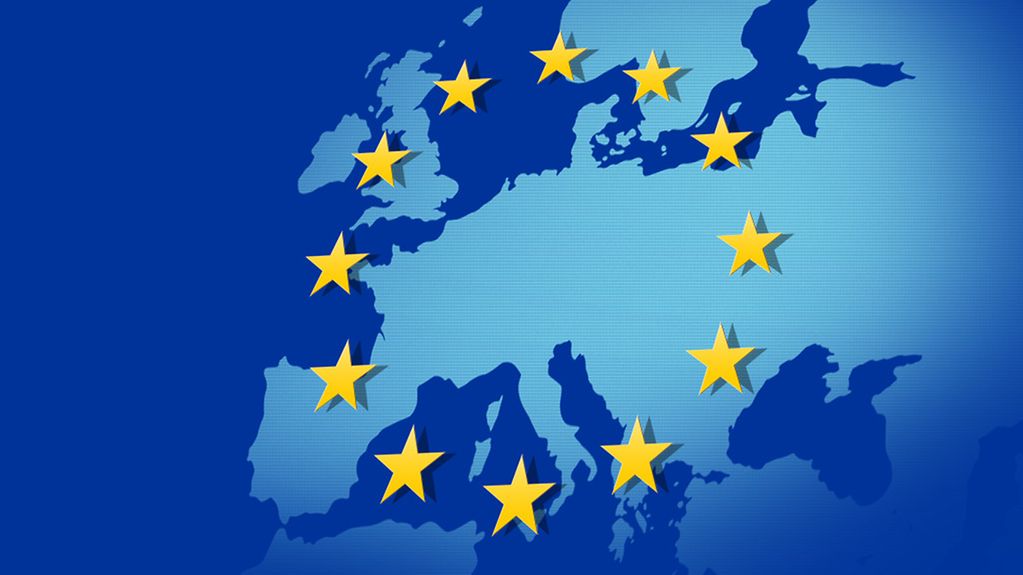 Les contours du drapeau européen sur une carte de l’Europe