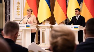 Federal Chancellor Angela Merkel and Ukrainian President Volodymyr Zelensky at a joint press conference.