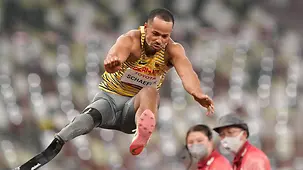 Leon Schäfer fliegt zur Silbermedaille.
