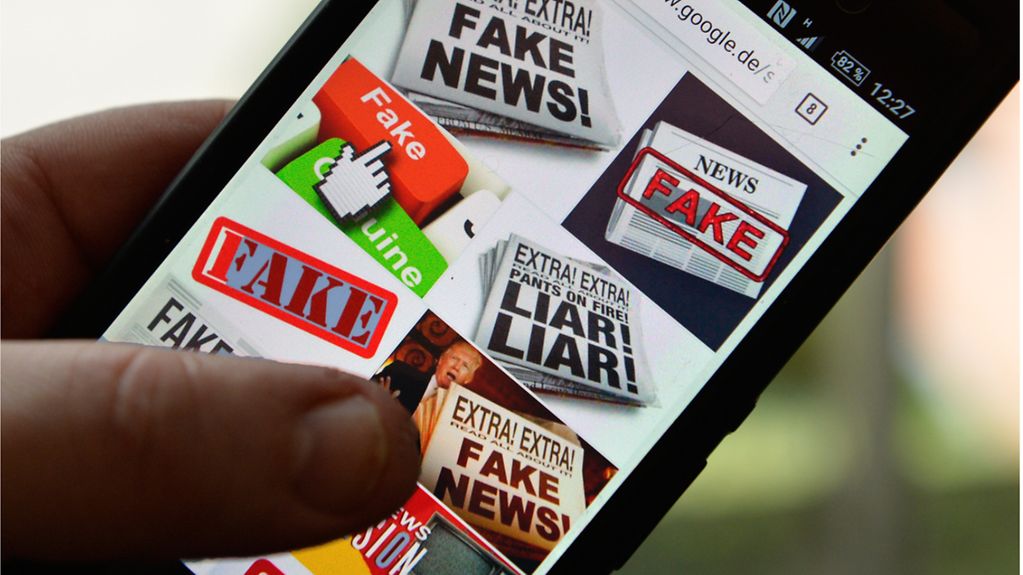 Symbolbild: Fake news auf einem Smartphone
