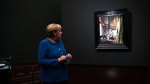 Bundeskanzlerin Angela Merkel bei der Eröffnung der Ausstellung "Johannes Vermeer - Vom Innehalten“. 