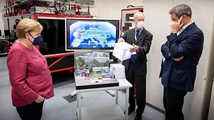 Bundeskanzlerin Angela Merkel beim Besuch im Max-Planck-Institut für Quantenoptik.
