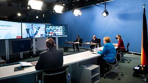 Bundeskanzlerin Angela Merkel per Videokonferenz im Gespräch mit Wirtschaftsvertreterinnen und -vertretern zum Thema „Digitale Identitäten“.