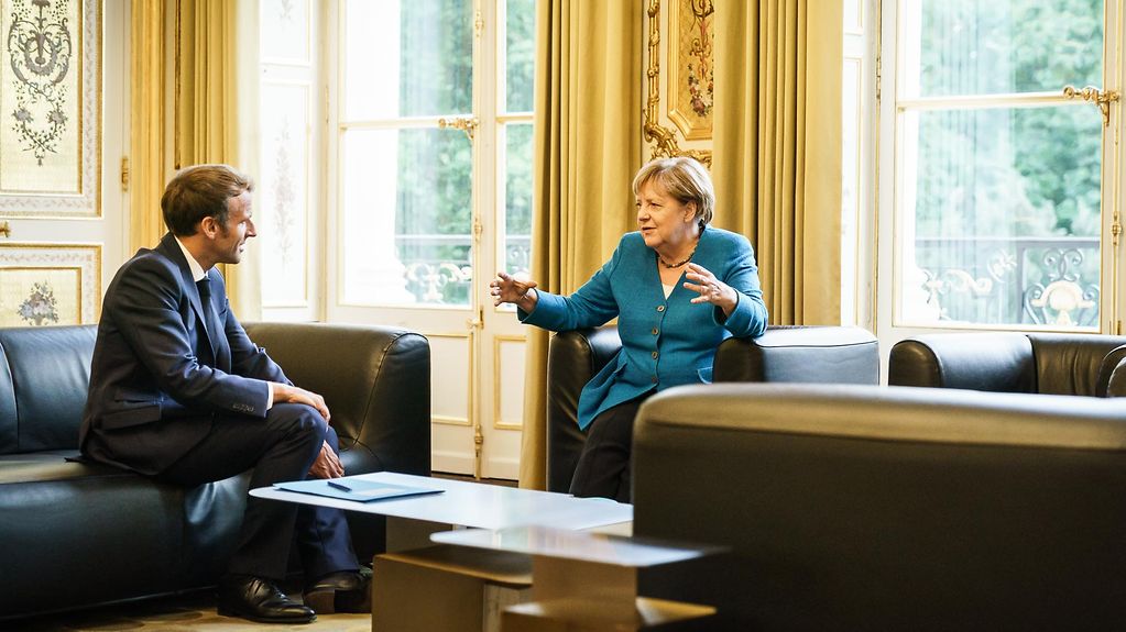 Discussion entre la chancelière fédérale Angela Merkel et le président français Emmanuel Macron