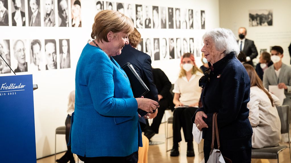 Federal Chancellor Merkel with Holocaust survivor Margot Friedländer