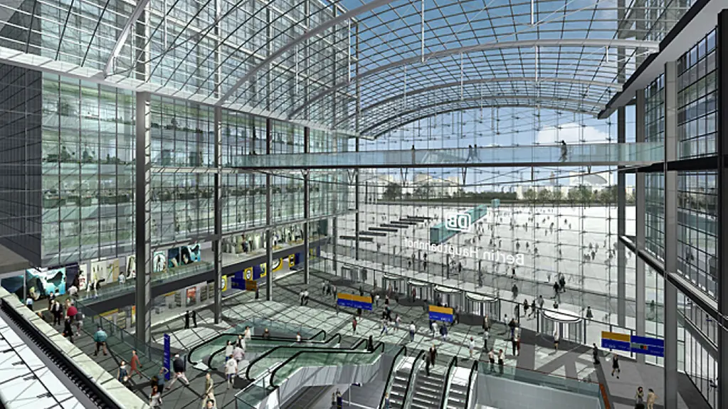 Animation der Empfangshalle des Berliner Hauptbahnhofs mit Blick auf Rolltreppen und Glasfassade