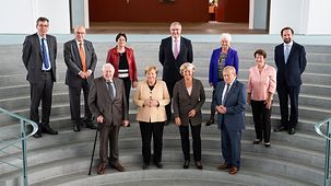 Federal Chancellor Angela Merkel and Minister of State for Culture and the Media Monika Grütters with the advisory board of the Helmut Kohl Foundation.