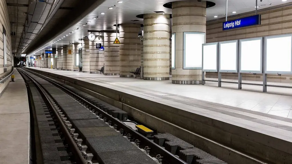 Blick in den Citytunnel des Leipziger Hauptbahnhofs, der durch flexible Verbindungen in alle Richtungen und eine dichte Taktfolge für optimale Anbindung sorgt