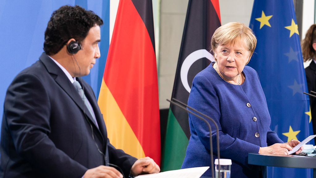 La chancelière fédérale Angela Merkel et le président du Conseil présidentiel libyen Mohamed Al-Manfi