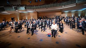 Blick in die Georg-Friedrich-Händel-Halle vor Beginn des Festakts zum Tag der Deutschen Einheit 2021.