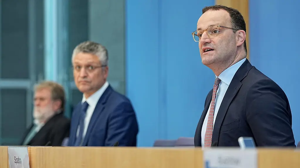 Foto zeigt Jens Spahn und RKI-Präsident Wieler. 