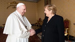 La chancelière fédérale Angela Merkel en compagnie du pape François lors de sa visite à Rome