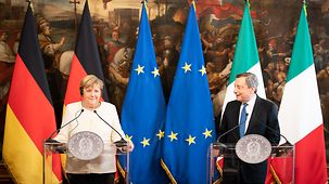 La chancelière fédérale Angela Merkel avec le président du Conseil italien Mario Draghi