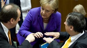 Bundeskanzlerin Merkel im Gespräch mit dem tschechischen Premierminister Fischer und Außenminister Kohout