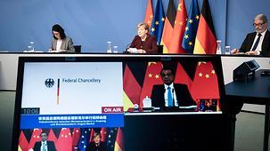 Bundeskanzlerin Angela Merkel während einer Videokonferenz mit Li Keqiang, Chinas Premierminister.