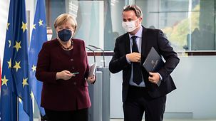 Federal Chancellor Angela Merkel in conversation with Xavier Bettel, Prime Minister and Minister of State of Luxembourg.