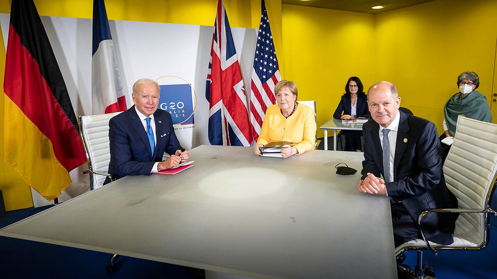 In a G20 summit fringe meeting, Federal Chancellor Merkel and Federal Finance Minister held bilateral talks with US President Biden. Photo (c): Bundesregierung/Bergmann
