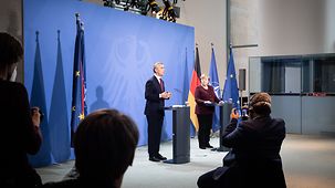Federal Chancellor Angela Merkel in conversation with NATO Secretary General Jens Stoltenberg.
