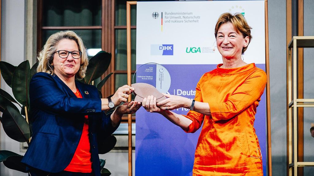 Bundesumweltministerin Svenja Schulze verleiht den Deutschen Umweltmanagement-Preis 2021.