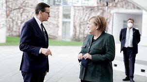 Federal Chancellor Merkel and Polish Prime Minister Mateusz Morawiecki in front of the Federal Chancellery.