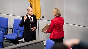 Le chancelier fédéral Olaf Scholz au Bundestag
