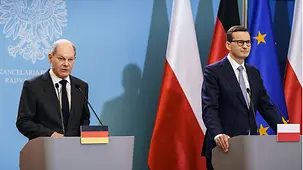 Bundeskanzler Olaf Scholz mit Mateusz Morawiecki, Polens Ministerpräsident bei gemeinsamer Pressekonferenz.