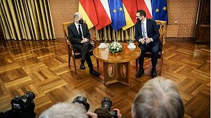 Bilaterales Gespräch von Bundeskanzler Olaf Scholz mit Mateusz Morawiecki, Polens Ministerpräsident.