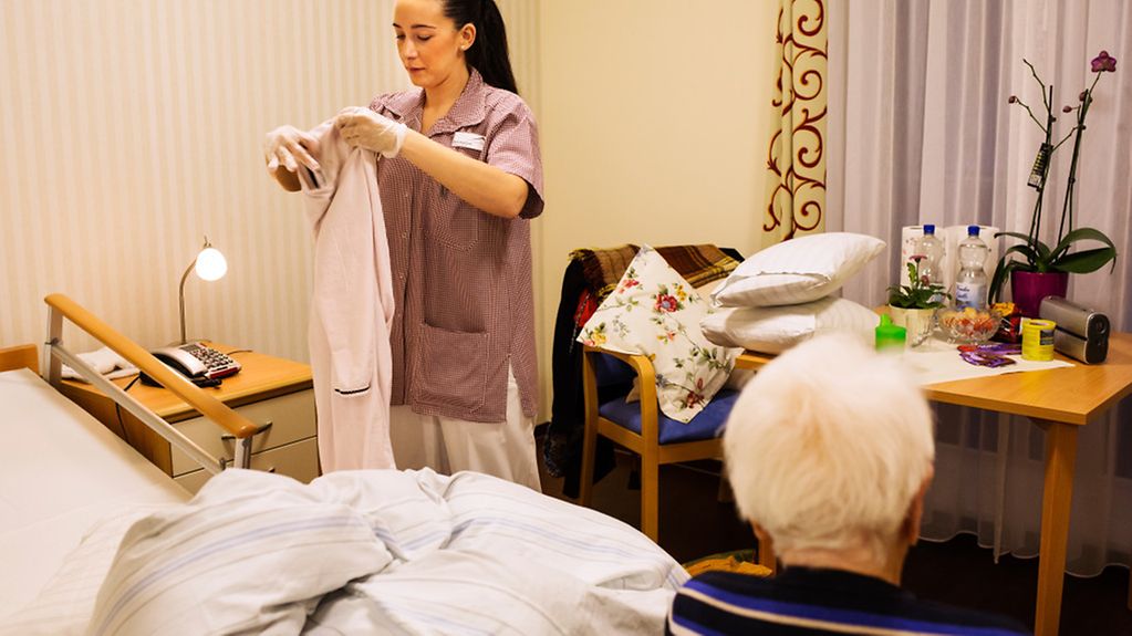 Pflege und Betreuung alter Menschen im Pflegeheim