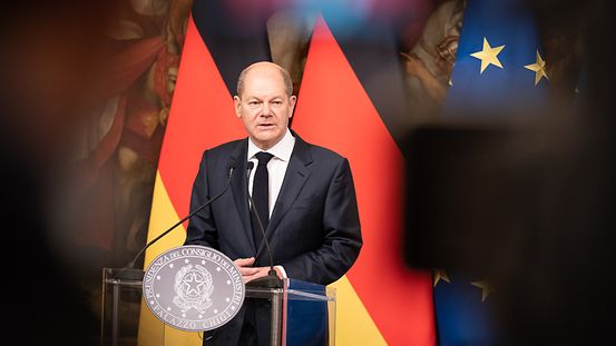 Federal Chancellor Olaf Scholz speaks at the press conference.