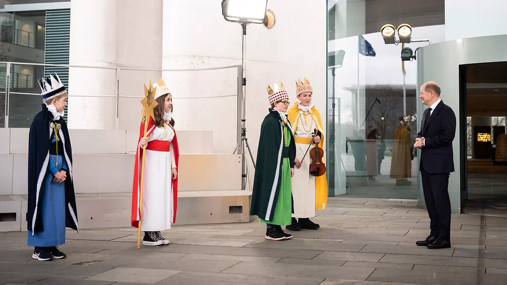 Bundeskanzler Olaf Scholz empfängt Sternsinger.