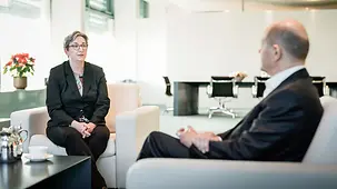 Federal Chancellor Olaf Scholz talking to Klara Geywitz, Federal Minister for Housing, Urban Development and Building.