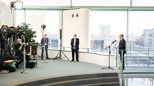 Bundeskanzler Olaf Scholz gibt vor der Kabinettklausur ein Statement.