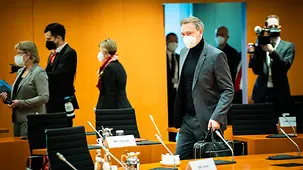 Christian Lindner, Bundesminister der Finanzen, kommt zur Klausur.