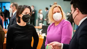 Annalena Baerbock, Bundesministerin des Außenwärtigen, Nancy Faeser, Bundesministerin des Inneren und für Heimat, und Hubertus Heil, Bundesminister für Arbeit und Soziales.