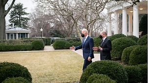 Le chancelier fédéral Olaf Scholz s’entretient avec le président américain Joe Biden