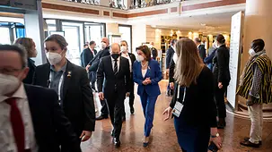 Bundeskanzler Olaf Scholz mit Sprecherin des Repräsentantenhauses der Vereinigten Staaten von Amerika, Nancy Pelosi