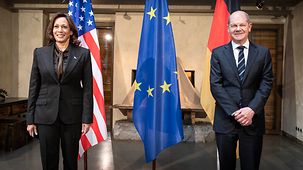 Bundeskanzler Olaf Scholz mit US-Vizepräsidentin Kamala Harris