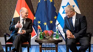 Bundeskanzler Olaf Scholz mit mit Yair Lapid 