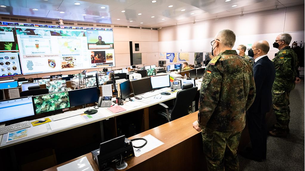Federal Chancellor Olaf Scholz at the operations centre of the Joint Forces Operations Command.