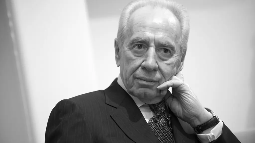 Shimon Peres, Ex-Präsident Israels, während einer Diskussion mit Jugendlichen im Max-Liebermann-Haus.