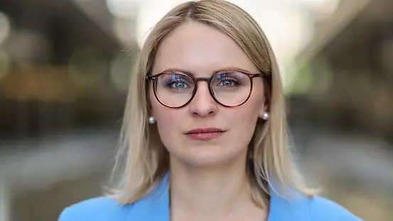 Porträtfoto Hochformat Anna Voelske