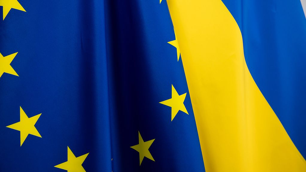 L’UE soutient l’Ukraine, a mis en place des dispositifs d’assistance de grande envergure et ficelé un train de mesures d’aide d’un montant important.