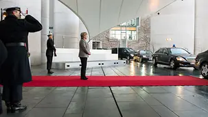 Angela Merkel on the red carpet in front of the Federal Chancellery.