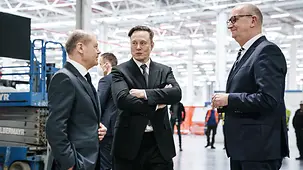 Bundeskanzler Olaf Scholz bei der Eröffnung des Tesla-Werks in Grünheide.
