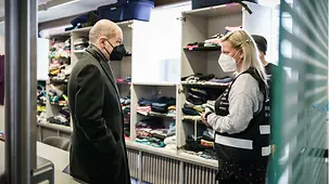 Federal Chancellor Olaf Scholz visits the arrival centre in Berlin-Tegel.
