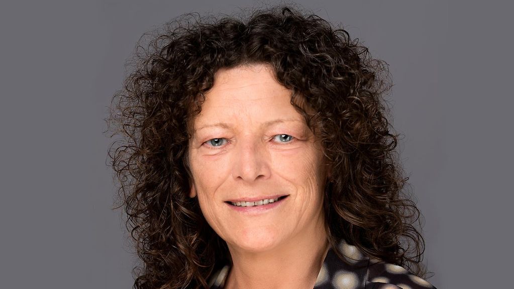 Porträt der Leiterin des Frauenhilfetelefons, Petra Löchting